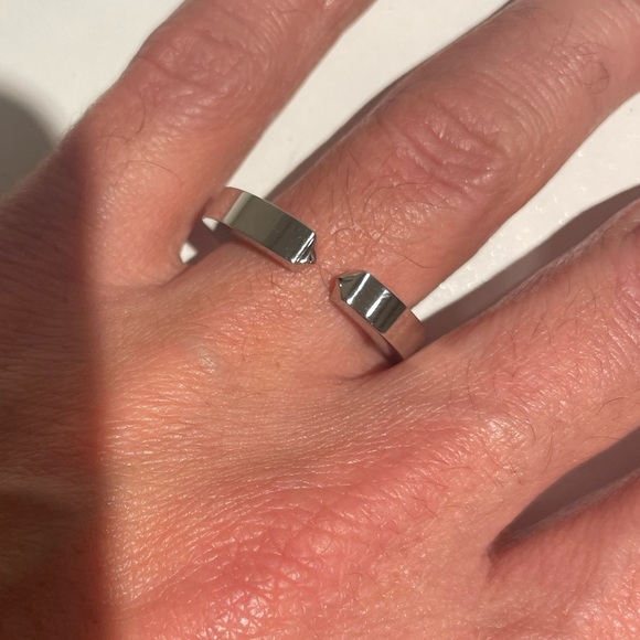 vitaly verge genderless ring. Brand new. See other listings for companions - Picture 1 of 6